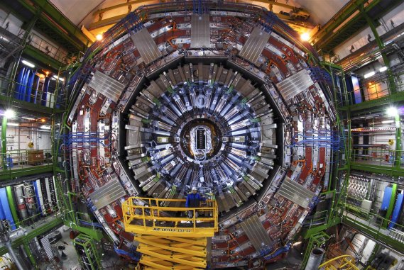 Detektor CMS v urychlovači LHC